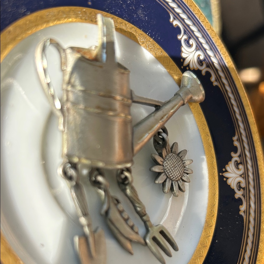 Vintage Watering Can Brooch with Garden Charms - Picture 3 of 7